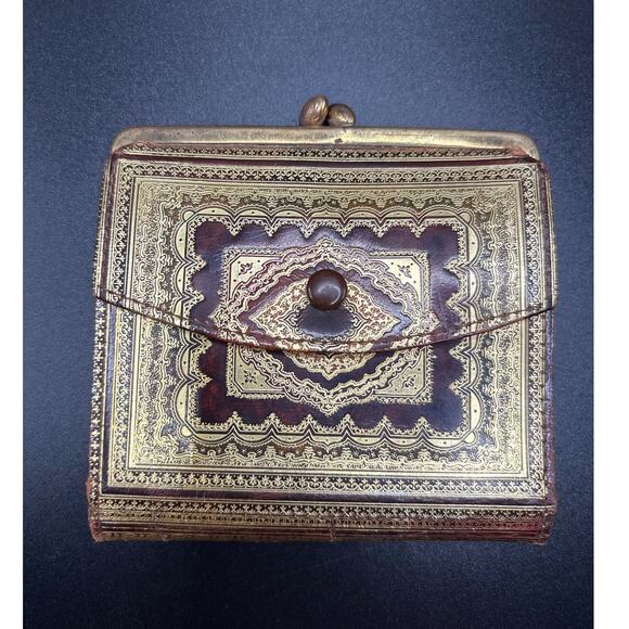 Vintage Brown Leather Bifold Wallet with Coin Purse Section with Gold Accents - Picture 1 of 9